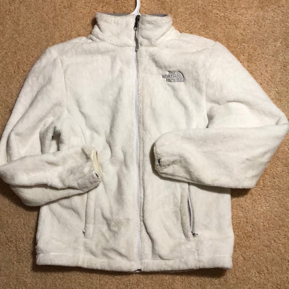 ❄️White fuzzy North Face ❄️